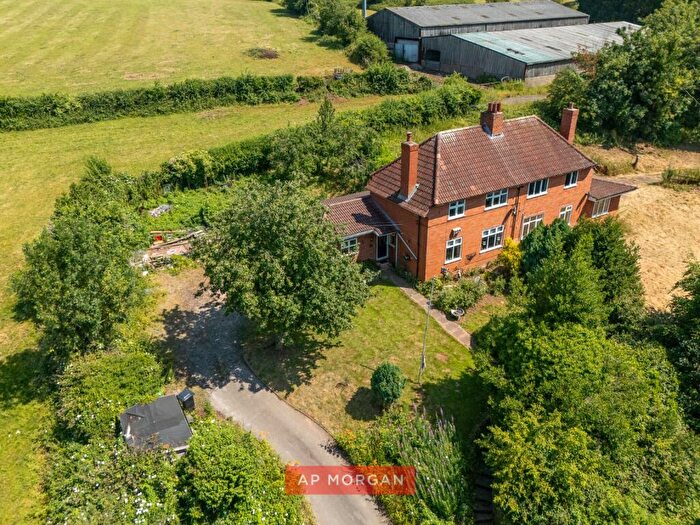 5 Bedroom Semi-Detached House For Sale In Alcester Road, Tutnall, Bromsgrove, Worcestershire, B60