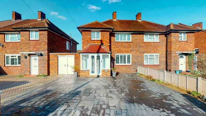 3 Bedroom Semi-Detached House To Rent In The Glade, Croydon, Surrey, CR0