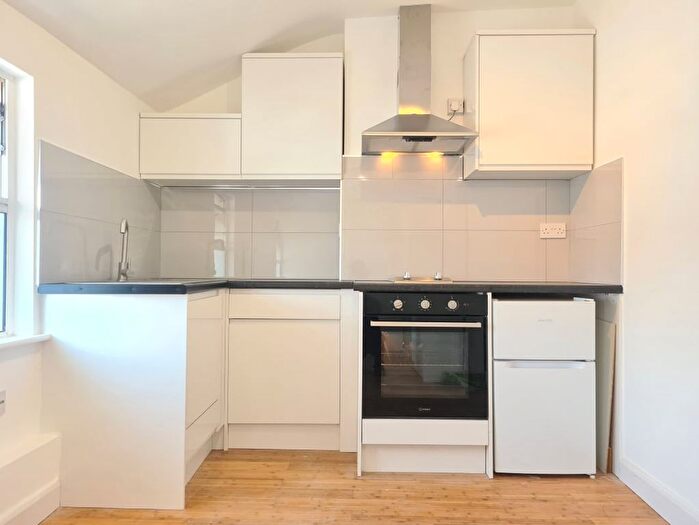 1 Bedroom Flat To Rent In Adelaide Grove, Shepherds Bush, W12