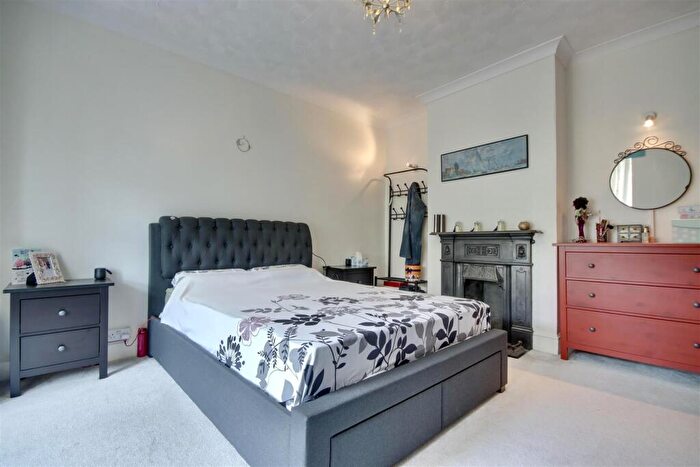 3 Bedroom Terraced House For Sale In London Road, Portsmouth, PO2