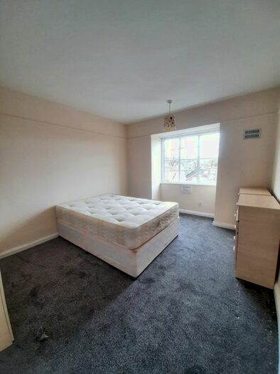 1 Bedroom Flat To Rent In Colney Hatch Lane, London, N10