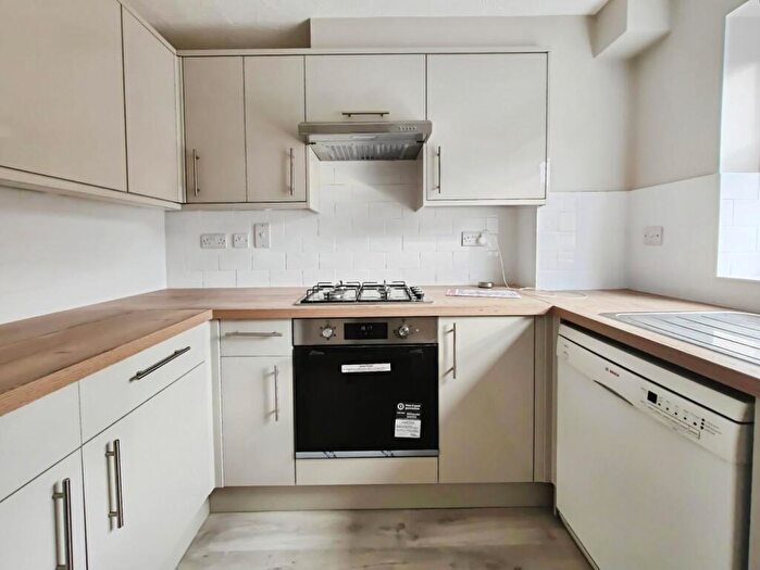 3 Bedroom Terraced House For Sale In Elm Park, Reading, RG30