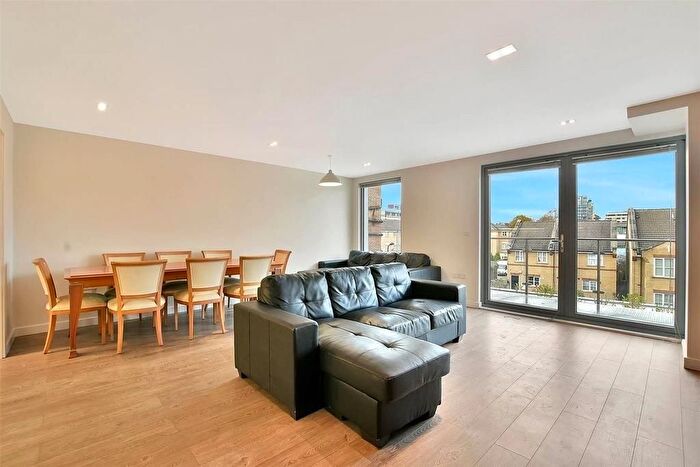 4 Bedroom Flat To Rent In Mintern Street, Hoxton Islington, London, N1