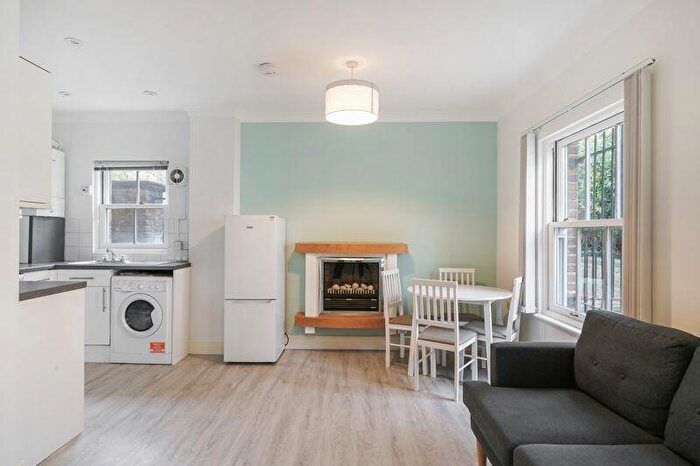 2 Bedroom Apartment To Rent In Rainhill Way, Bow, E3