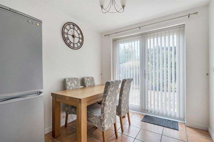 3 Bedroom Detached House For Sale In Sutherland Crescent, Chippenham, SN14