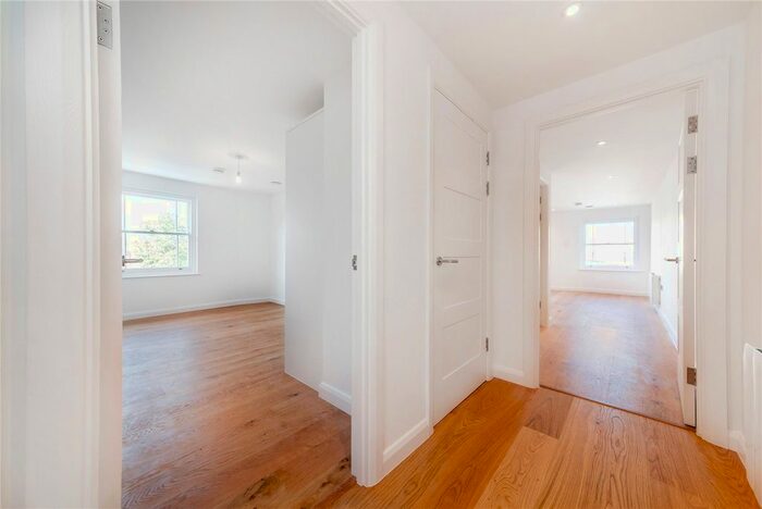 1 Bedroom Flat To Rent In Camberwell Station Road, Camberwell Green, SE5