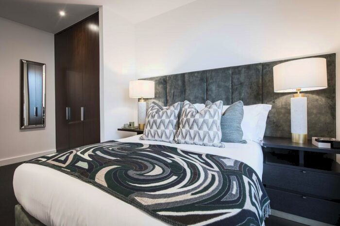 1 Bedroom Apartment To Rent In - Charles Clowes Walk, Nine Elms London, SW11