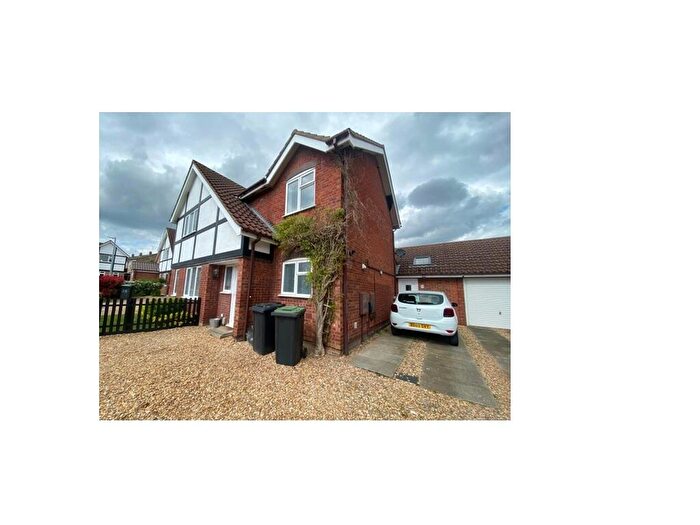 3 Bedroom Semi Detached House For Sale In Oak Tree Road, Ampthill, Bedford, MK45