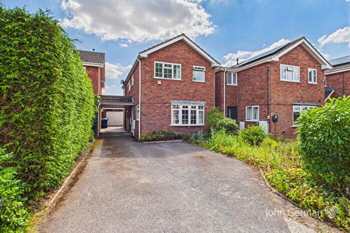 4 Bedroom Link Detached House For Sale In Park Road, Barton Under Needwood, DE13