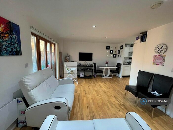 2 Bedroom Flat To Rent In Icon Building, Ilford, IG1