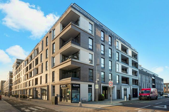 1 Bedroom Flat To Rent In Derny Avenue, London, E20