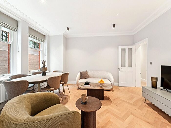 3 Bedroom Flat To Rent In Hamlet Gardens, King Street, W6