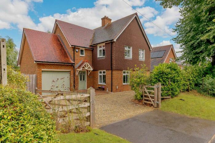 3 Bedroom Detached House For Sale In Bradfield, Reading, Berkshire, RG7