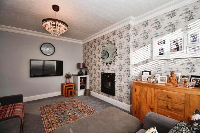 3 Bedroom End Of Terrace House For Sale In Maple Avenue, Willerby, HU10