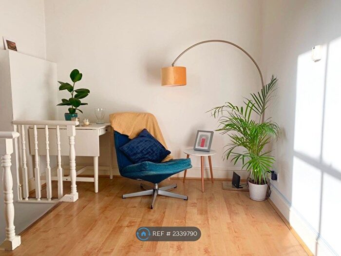 1 Bedroom Flat To Rent In East Hill, London, SW18