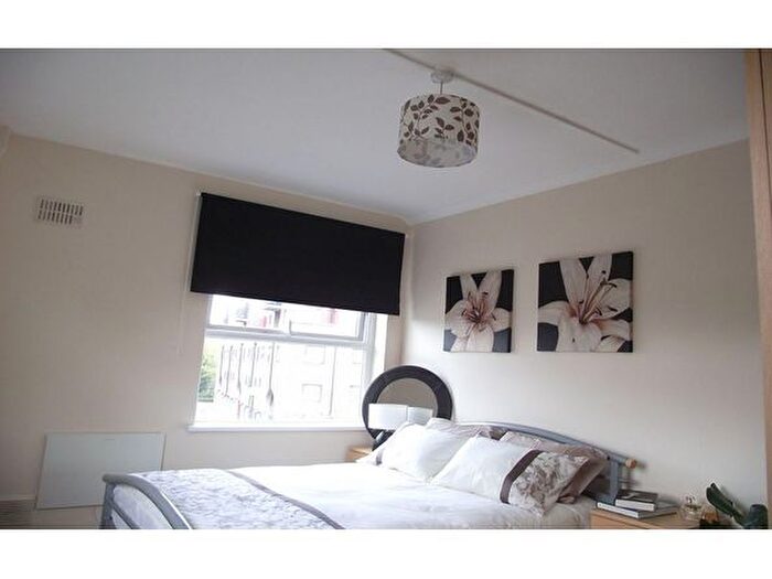 2 Bedroom Flat To Rent In Riverside Mansion, Milk Yard, City, Tower Bridge, Wapping, London, E1W