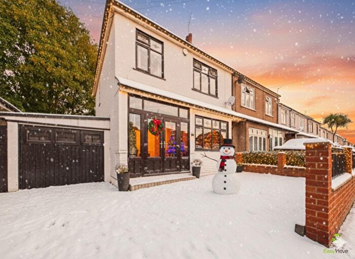 3 Bedroom Semi Detached House For Sale In Long Lane, Bexleyheath, Kent, DA7