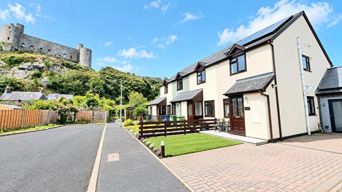 2 Bedroom End Of Terrace House For Sale In Ystad Castell Morfa, Harlech, LL46