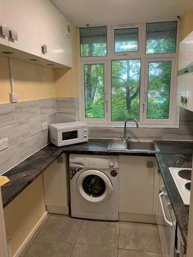 1 Bedroom Flat To Rent In Angel Close, Edmonton N18