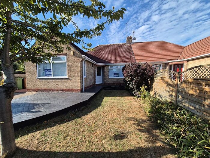 2 Bedroom Semi-Detached Bungalow For Sale In Woodland Drive, Hull, HU10
