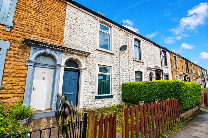 3 Bedroom Terraced House For Sale In Blackburn Road, Darwen, BB3