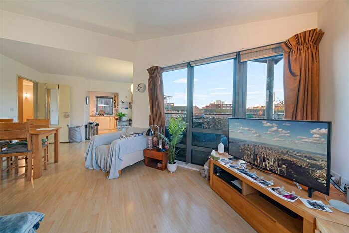1 Bedroom Flat To Rent In Clapham Road, London, SW9