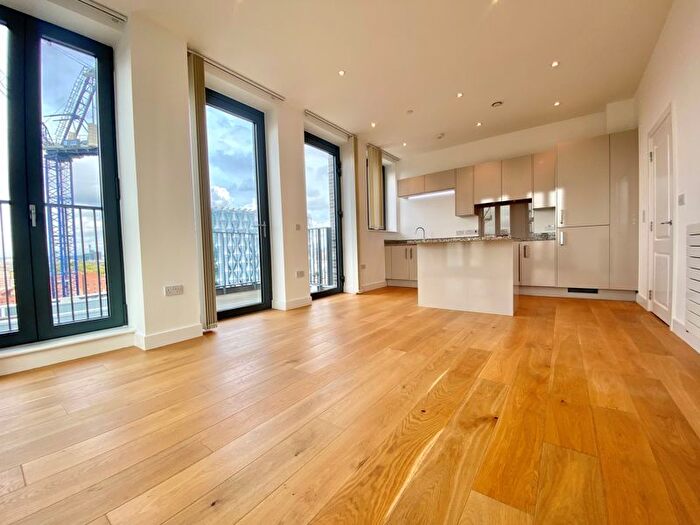 2 Bedroom Flat To Rent In Baileys House, Nine Elms Lane, SW11