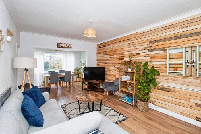 2 Bedroom Maisonette For Sale In West Haye Road, Hayling Island, PO11