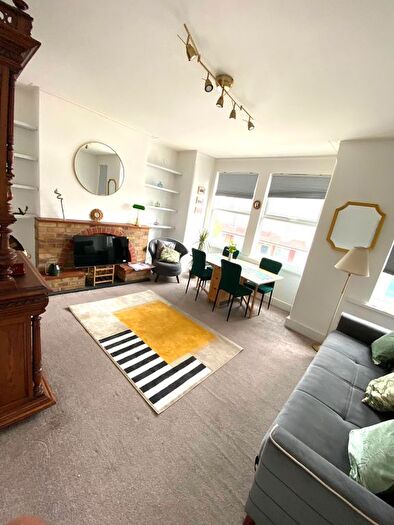 3 Bedroom Flat To Rent In Brantwood Road, London, N17