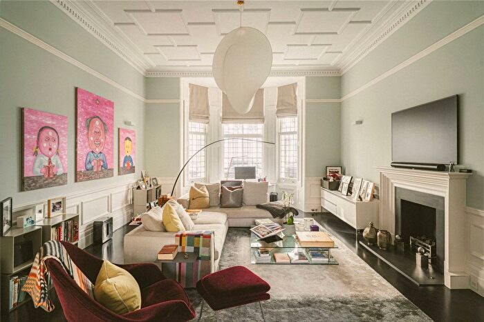 3 Bedroom Flat To Rent In Queen's Gate Place, South Kensington, SW7