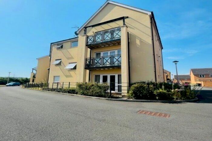 2 Bedroom Flat To Rent In Wagtail Crescent, Bristol, BS20