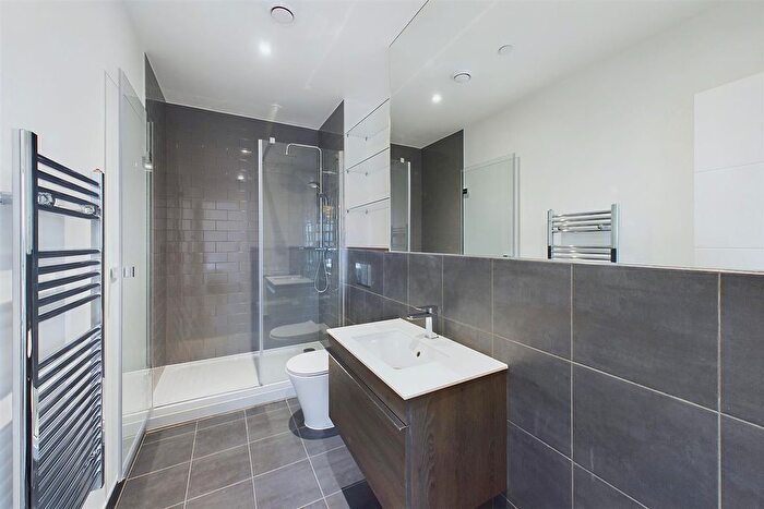 2 Bedroom Flat To Rent In Acer Point, Watford, WD18
