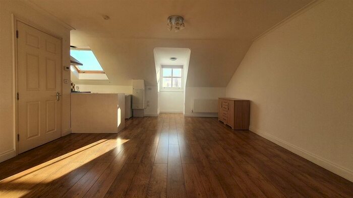1 Bedroom Flat To Rent In High Street, Stanwell, Staines, TW19