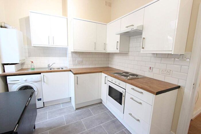 2 Bedroom Flat To Rent In North End Road, London, W14
