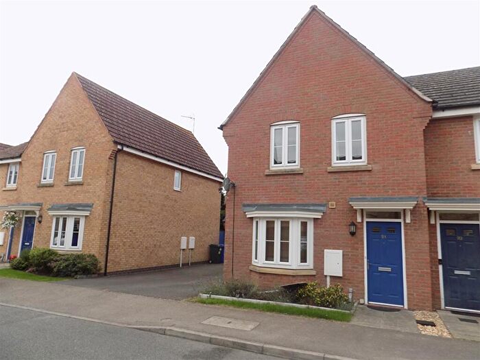 3 Bedroom House To Rent In Alchester Court, Towcester, NN12