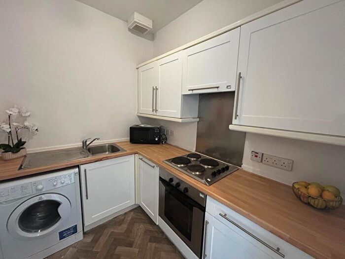 3 Bedroom Flat To Rent In Arklay Street, Strathmartine, Dundee, DD3