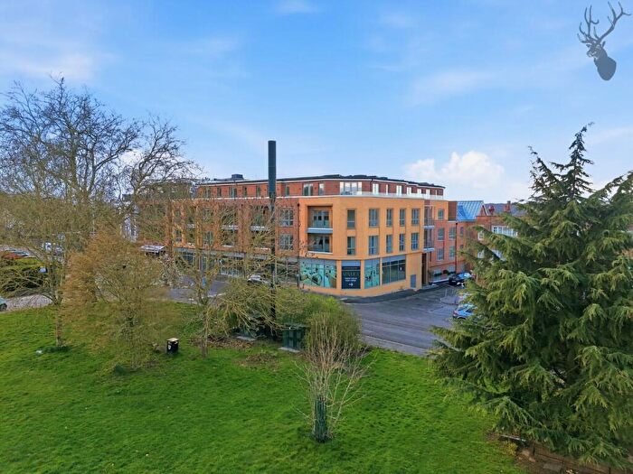 2 Bedroom Apartment For Sale In Novella, Chigwell, IG7