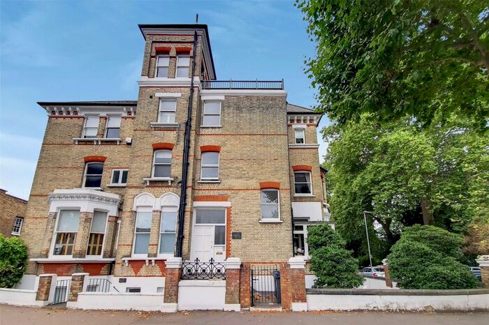 2 Bedroom Flat To Rent In St. Andrews Square, Surbiton, KT6