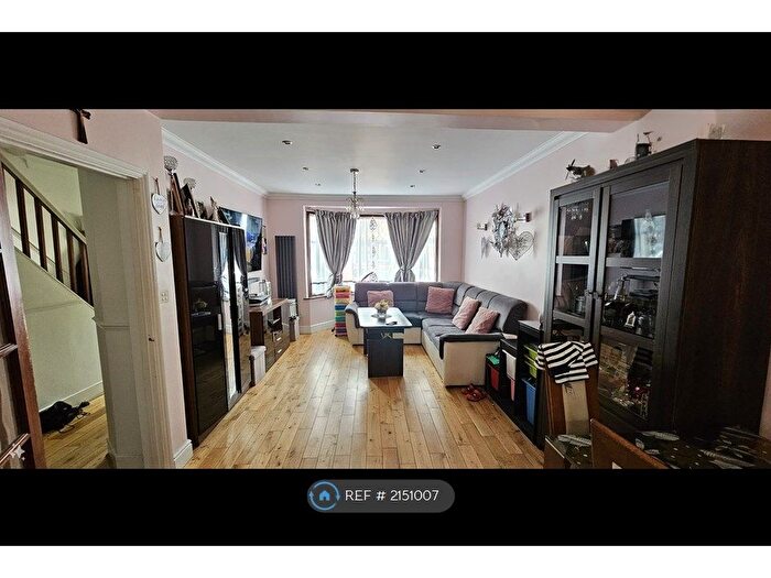 4 Bedroom Terraced House To Rent In Woodlands Avenue, Romford, RM6