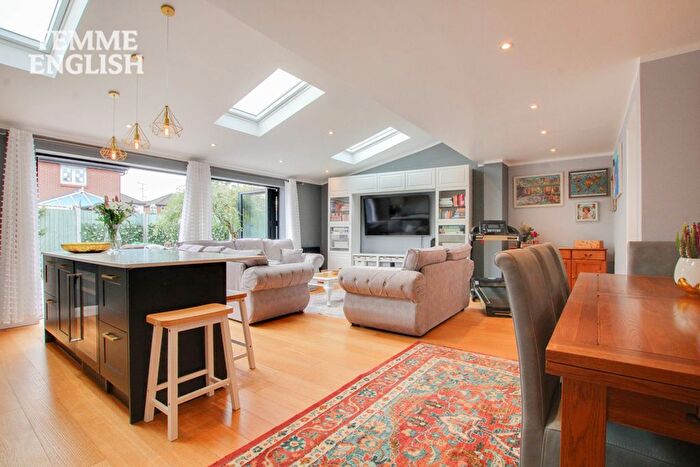 4 Bedroom Semi-detached House For Sale In Chalice Close, Basildon, SS14