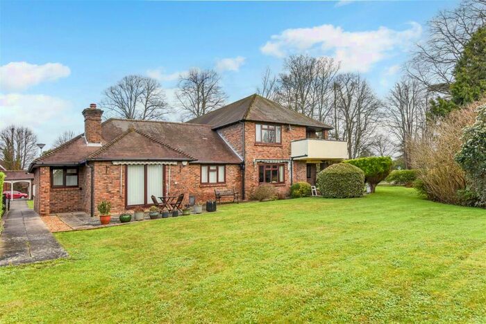 2 Bedroom Apartment To Rent In Plainwood Close, Chichester, PO19