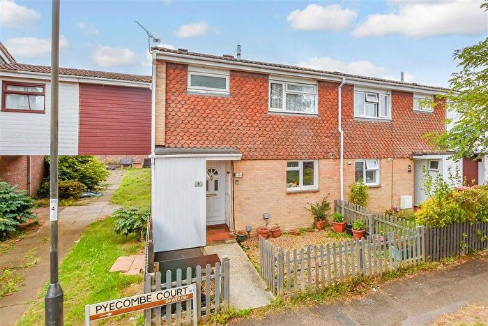 4 Bedroom End Terrace House For Sale In Cuckfield Close, Crawley, West Sussex, RH11