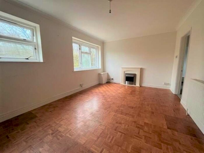 3 Bedroom Flat To Rent In Claude Road, Caerphilly, CF83