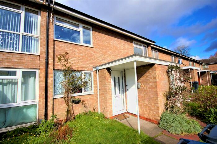 2 Bedroom Apartment To Rent In Redwood Croft, Birmingham, B14