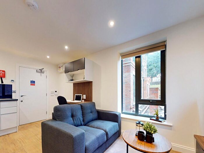 Apartment To Rent In Flat, Hyde Terrace #, LS2