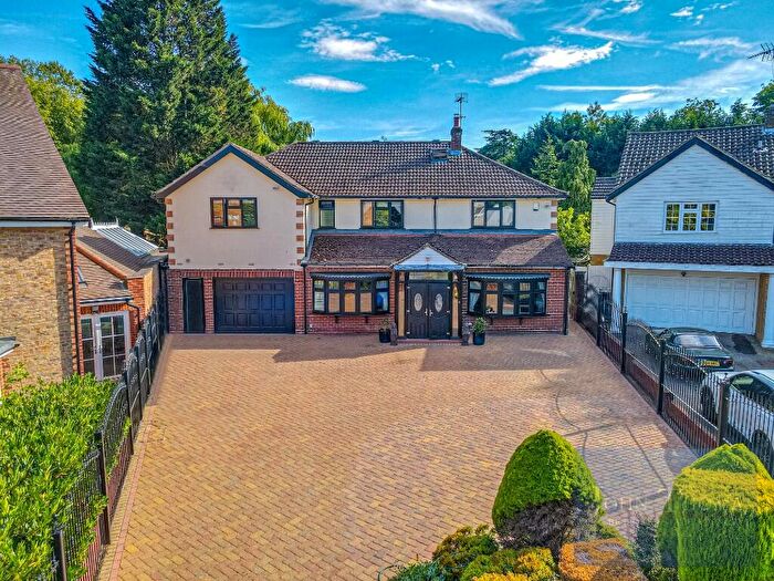 6 Bedroom Detached House For Sale In Ripley View, Loughton, Essex, IG10