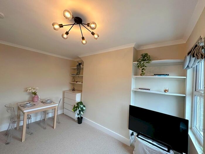 1 Bedroom Flat To Rent In Horn Lane, London, W3