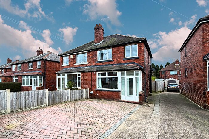 3 Bedroom Semi Detached House For Sale In Topcliffe Lane, Morley, Leeds, LS27