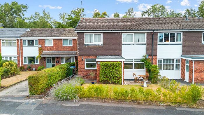 2 Bedroom Flat For Sale In Woolacombe Close, Warrington, WA4