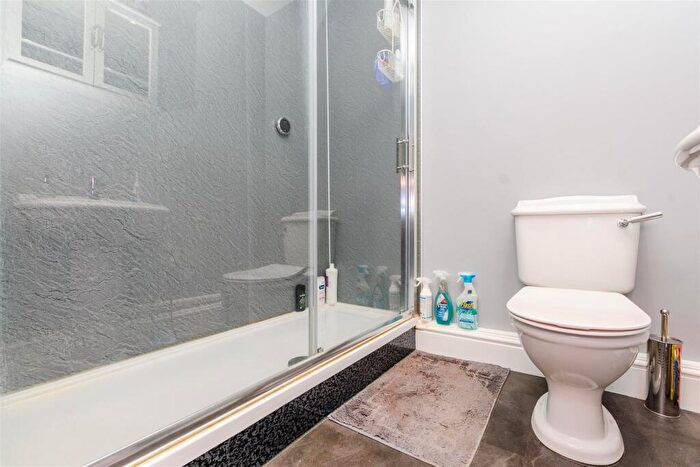 3 Bedroom End Of Terrace House For Sale In Hawley Road, Dartford, Kent, DA1